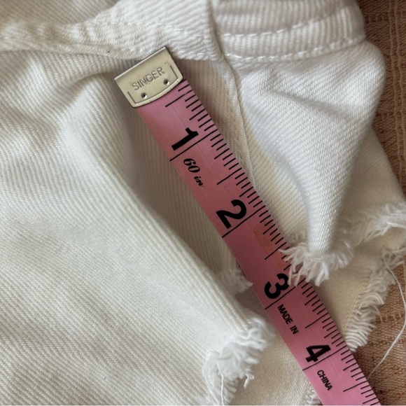 We the Free White Distressed Denim Shorts size 29 - Picture 7 of 9